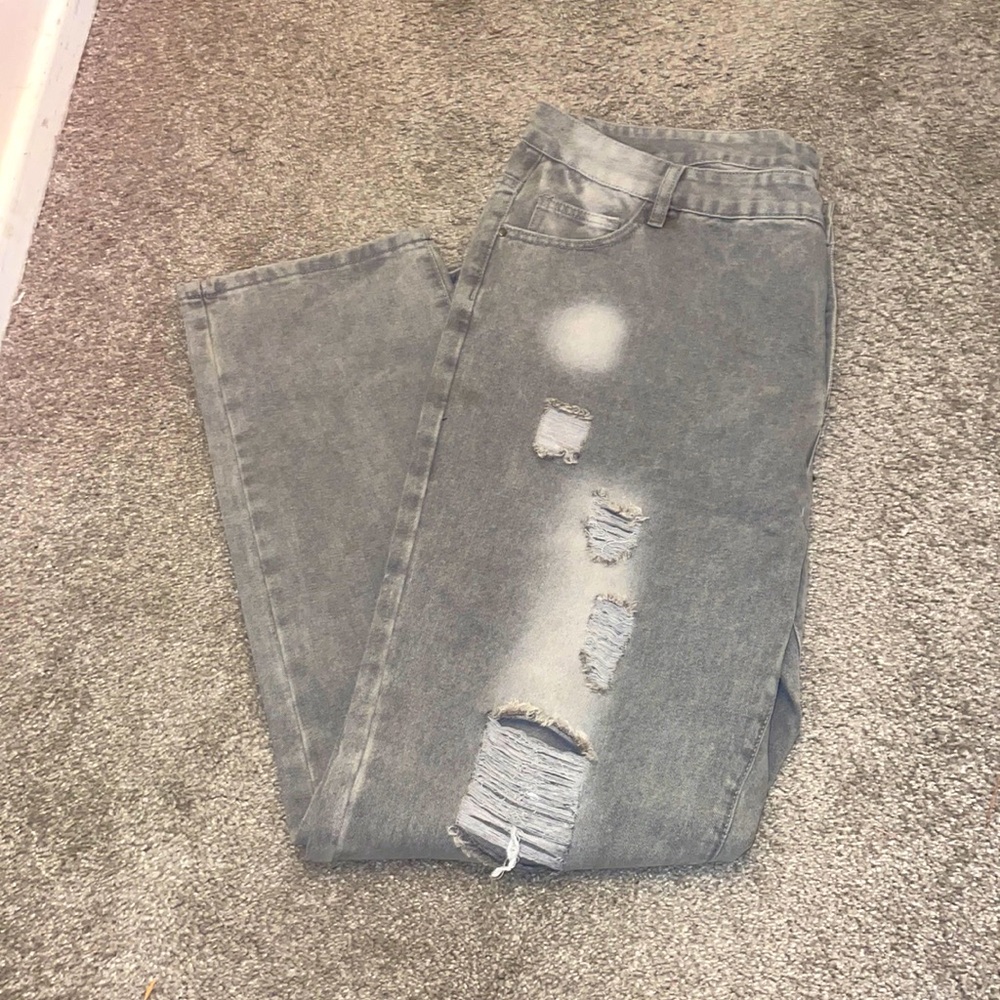 - Men’s fashion denim relaxed jeans with rips size 42